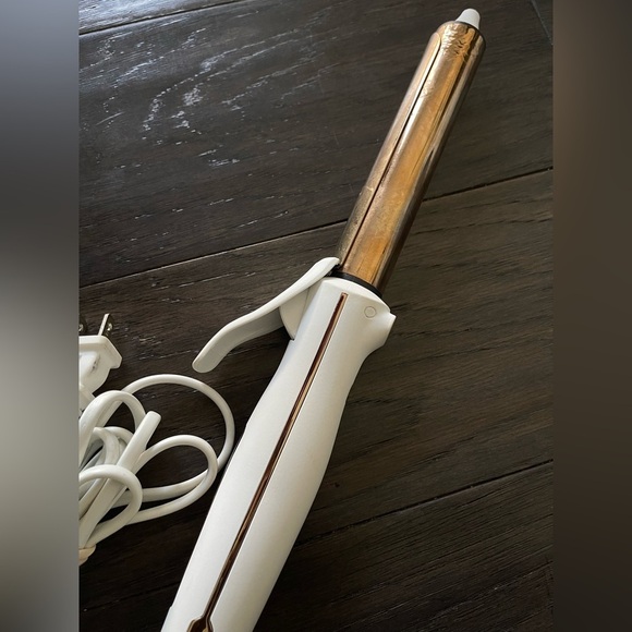 KRISTIN ESS 1″ Rose Gold Curling Wand – Ionic Ceramic Barrel – White Handle - Picture 3 of 4